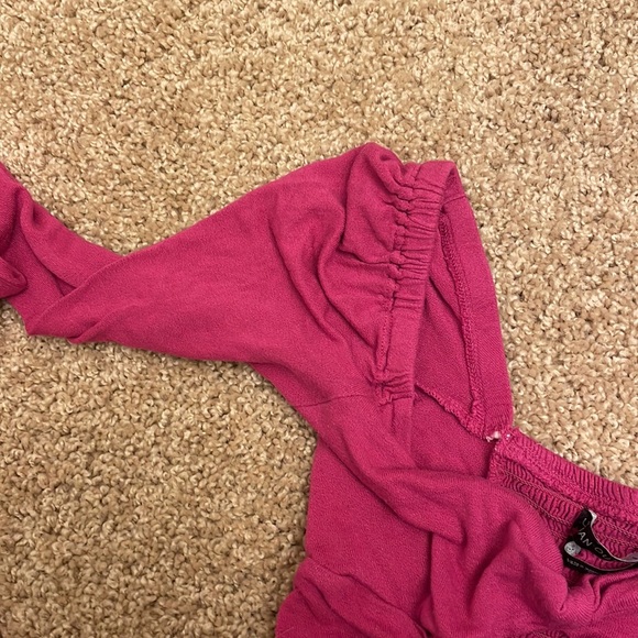 Pink long sleeve barely worn - Picture 3 of 5